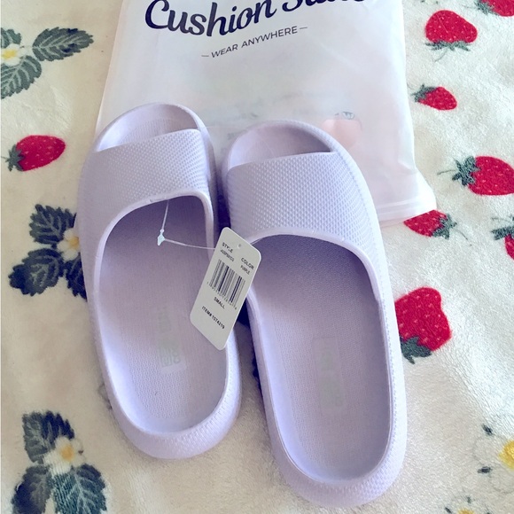 New 32 Degrees Lavender Slide Slippers Ideal for Shower and Swimming Pool Small - Picture 1 of 3